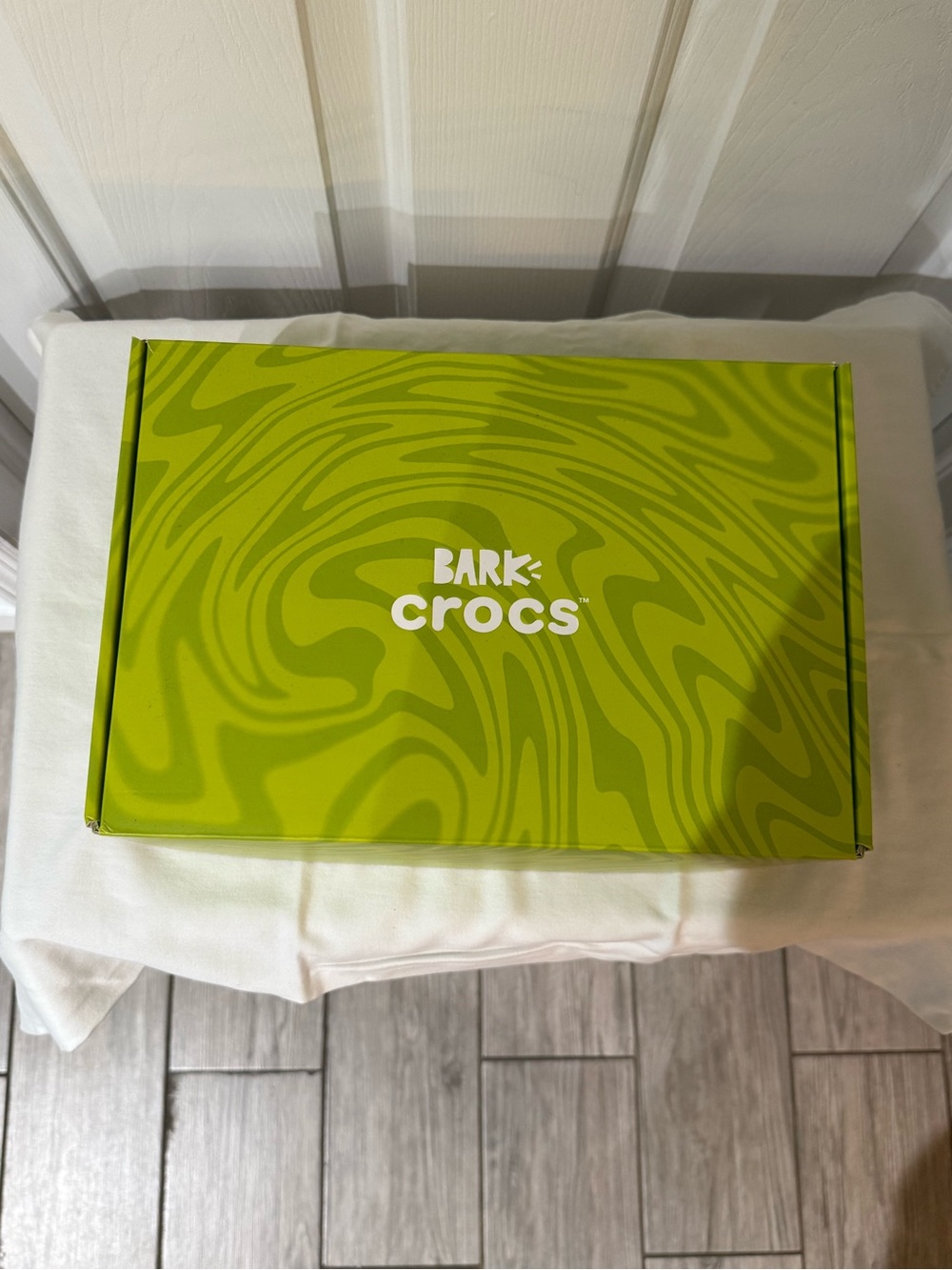 CROCS Bark Crocs Green Swirl Box